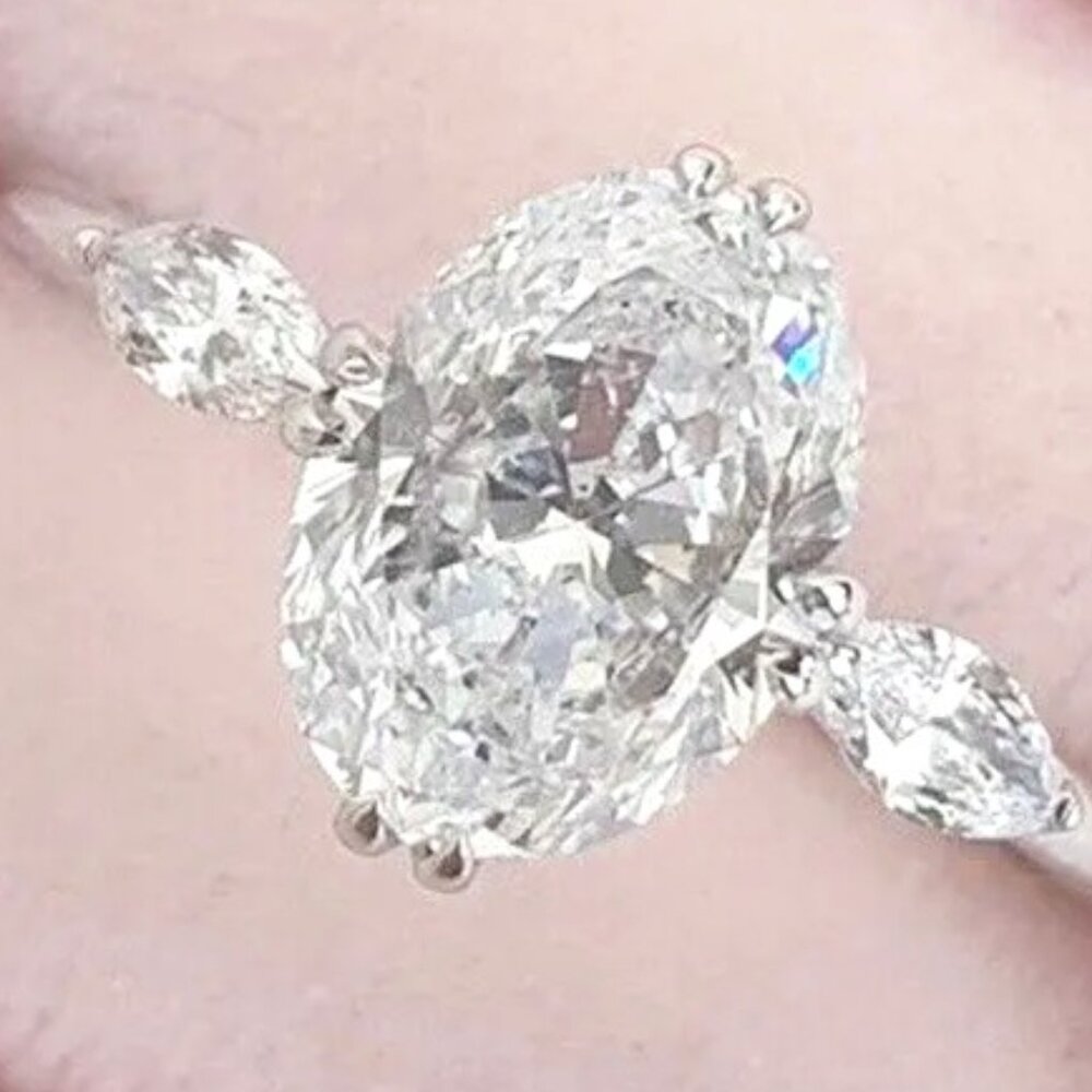 🆕 Stunning Large 6.50ctw Oval & Marquise Side Diamond Engagement / Promise Ring - Picture 2 of 5
